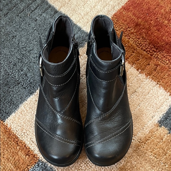Clarks Collection Ultimate Comfort Women’s Black Side-Zip Booties - Picture 3 of 14